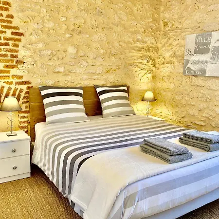 Holiday home Les Pierres De Tiphaine Montignac-Lascaux