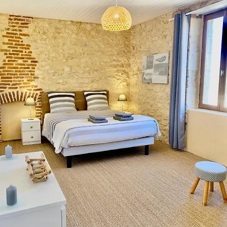 Holiday home Les Pierres De Tiphaine *