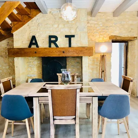 Les Pierres De Tiphaine Holiday home *