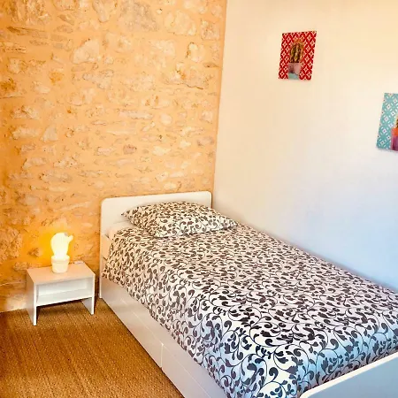 Holiday home Les Pierres De Tiphaine Montignac-Lascaux